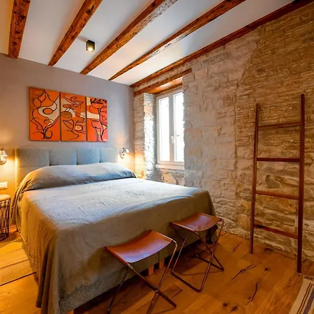 Alluring Downtown Apartament