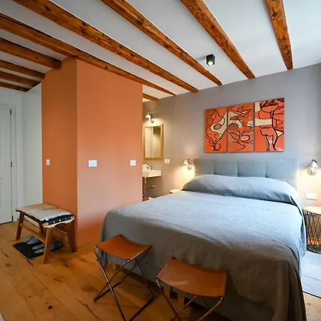 Alluring Downtown Apartament